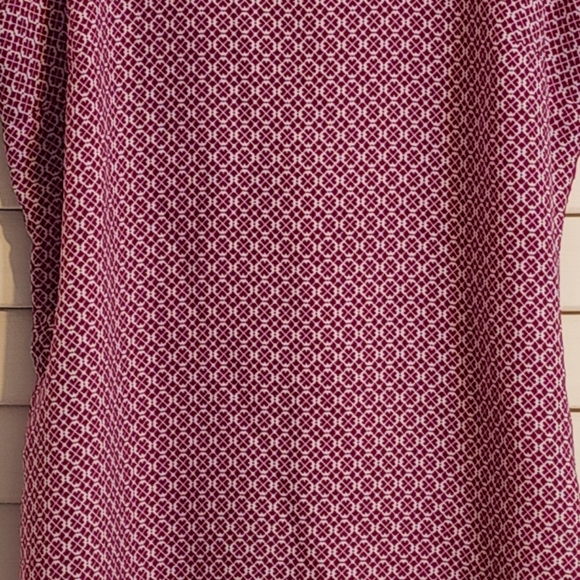 The limited sleeveless tops - Picture 5 of 7